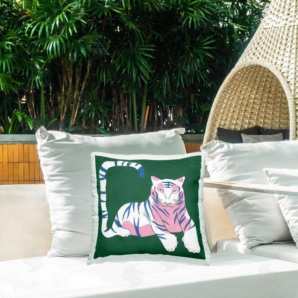 Stupell Industries Melissa Wang | Modern Tiger With Curved Tail Printed Throw Pillow